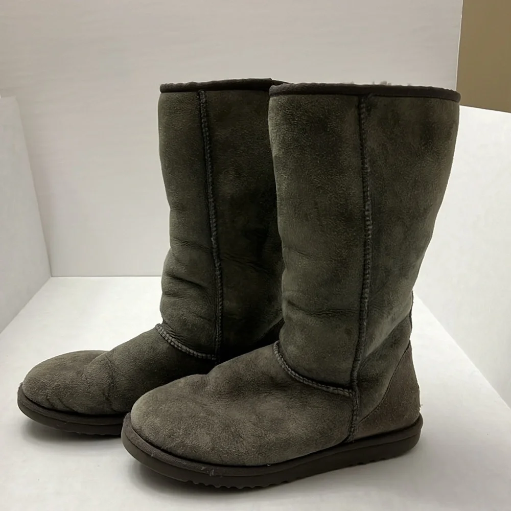 UGG By Australia size 9